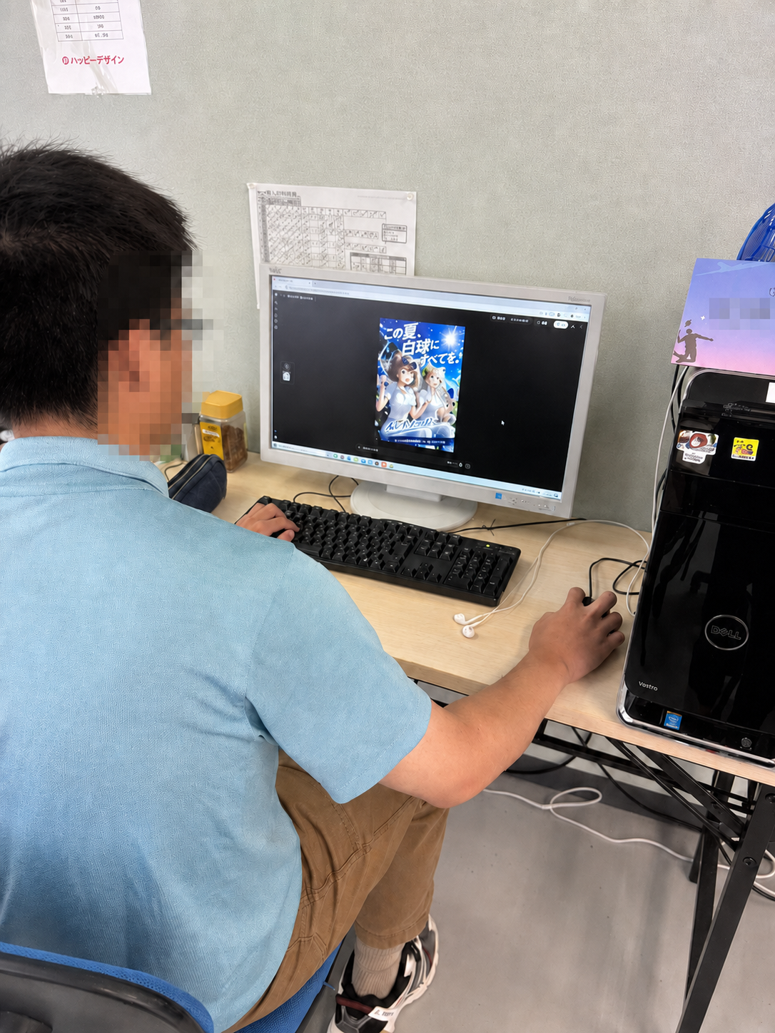 自分の席で取り組む個別訓練の様子